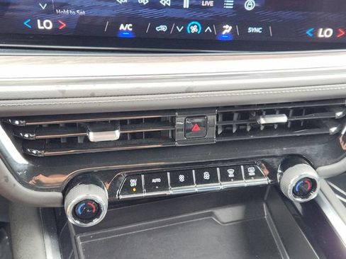 Used 2025 Chevrolet Suburban LS RWD image 20