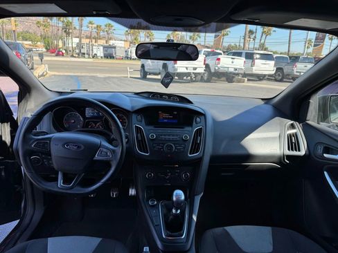 Used 2017 Ford Focus ST image 24