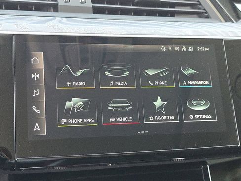 Certified 2022 Audi e-tron Premium image 24