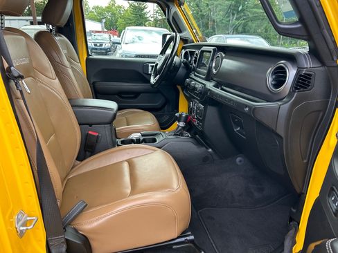 Used 2021 Jeep Wrangler Unlimited Rubicon w/ Cold Weather Group AWD/4WD image 17
