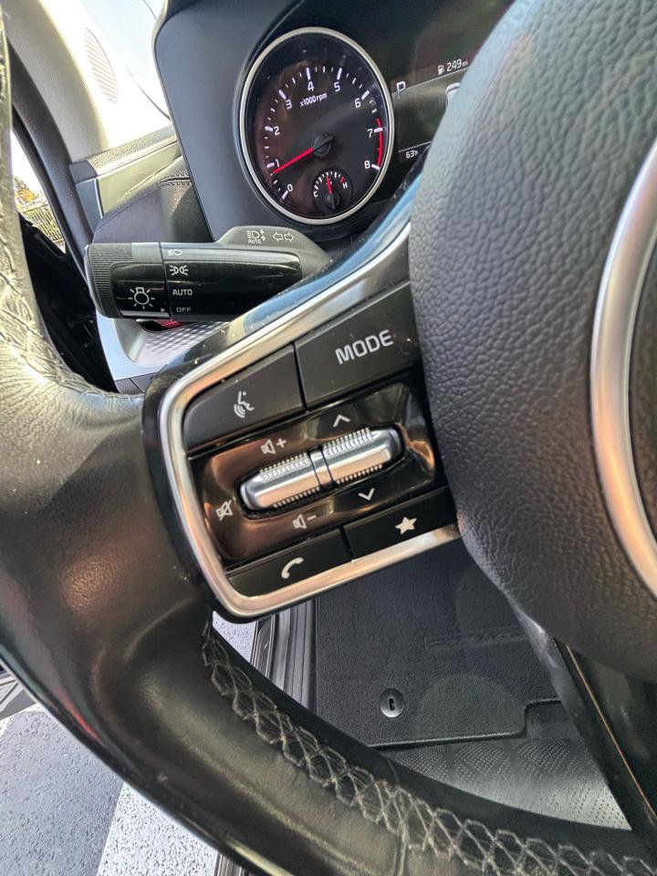 Used 2023 Kia Carnival LX FWD image 15