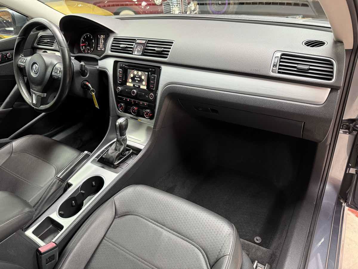 Used 2013 Volkswagen Passat 2.5 SE FWD image 11