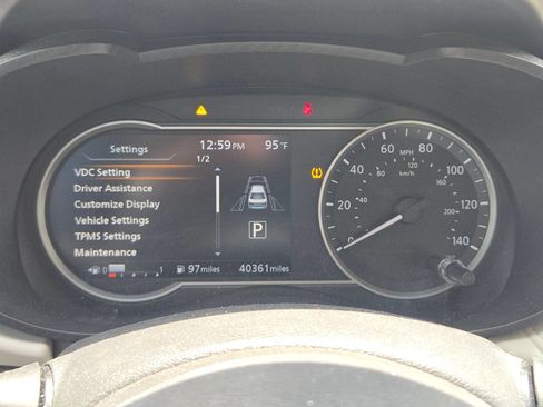 Used 2021 Nissan Versa SV FWD image 11