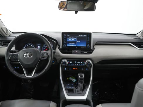 Used 2021 Toyota RAV4 XLE Premium AWD/4WD image 16