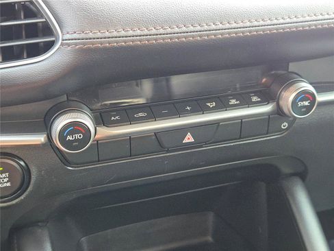 Used 2024 MAZDA MAZDA3 s image 29