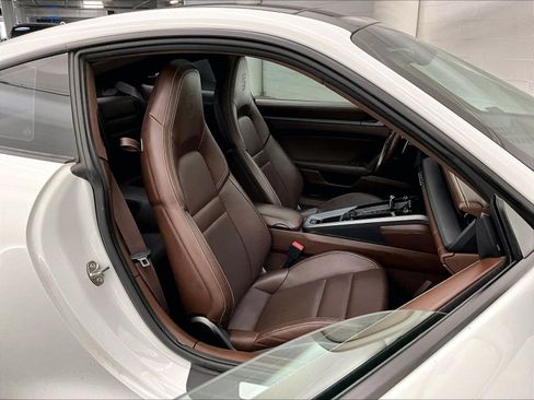 Used 2022 Porsche 911 Carrera RWD image 6