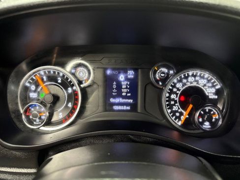 Used 2022 RAM 2500 Tradesman w/ Chrome Appearance Group AWD/4WD image 18