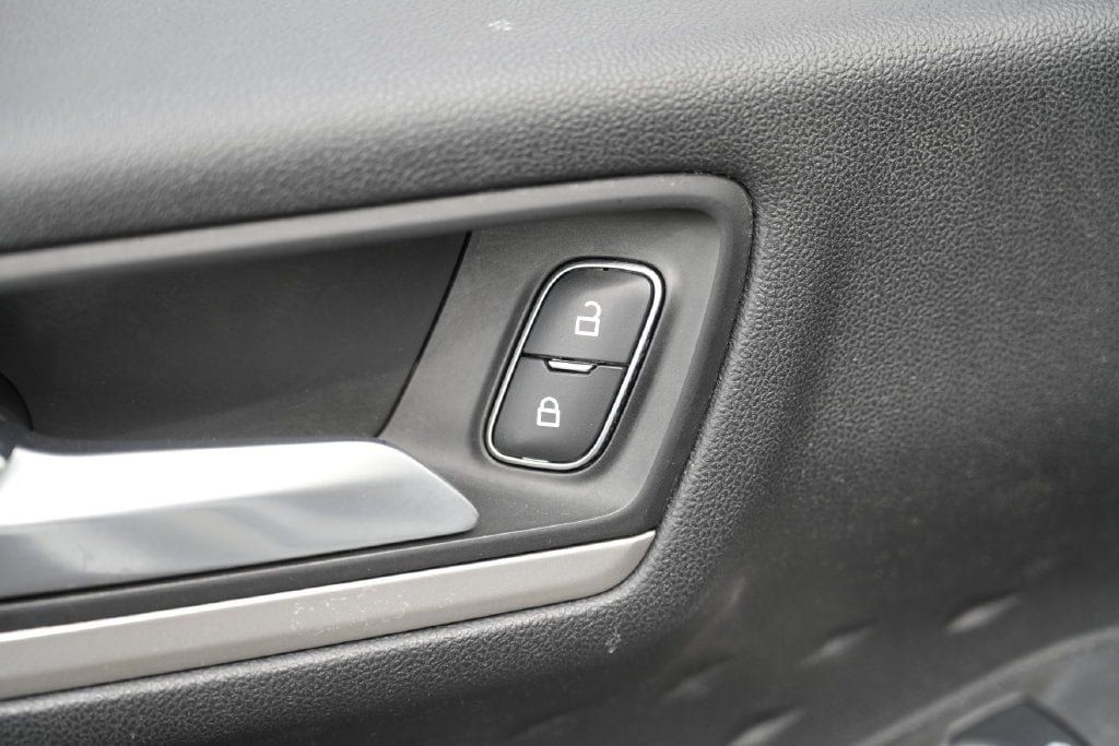Used 2020 Ford Escape SE FWD image 22