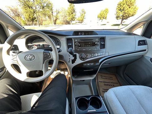 Used 2013 Toyota Sienna LE image 18