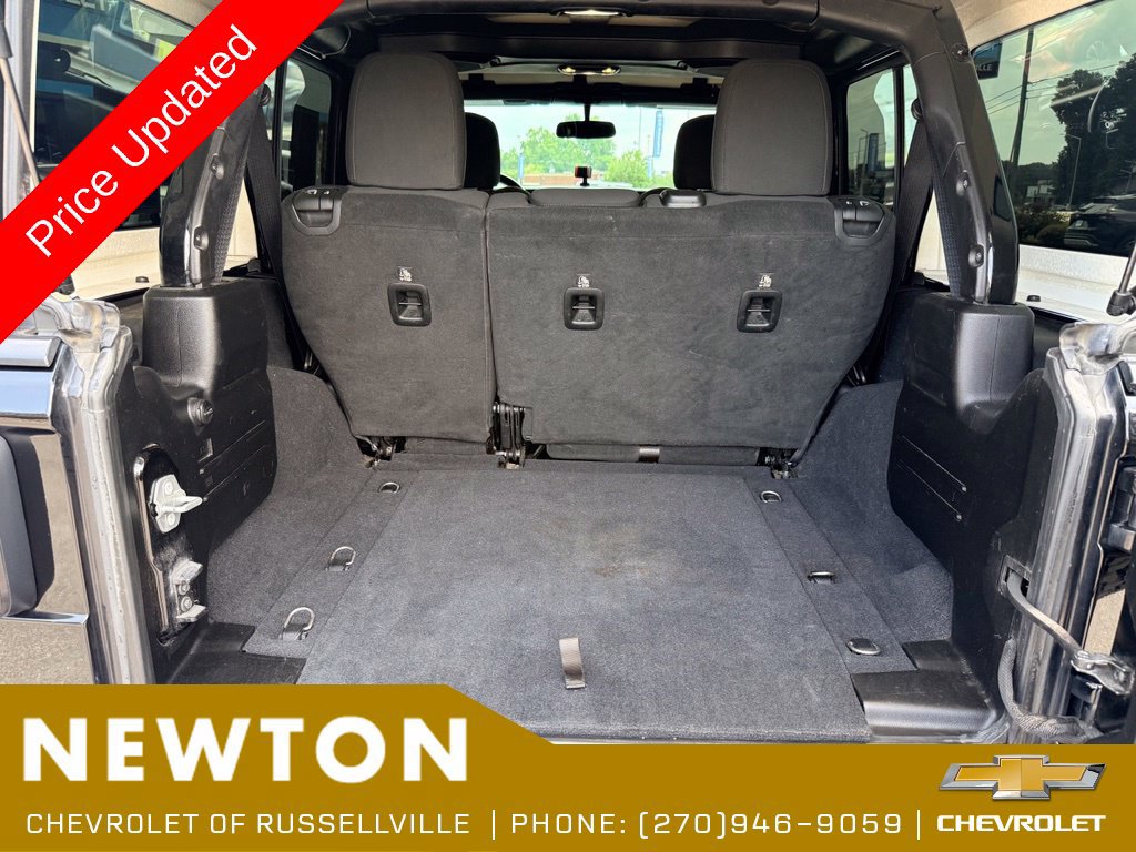 Used 2019 Jeep Wrangler Unlimited Sahara AWD/4WD image 17