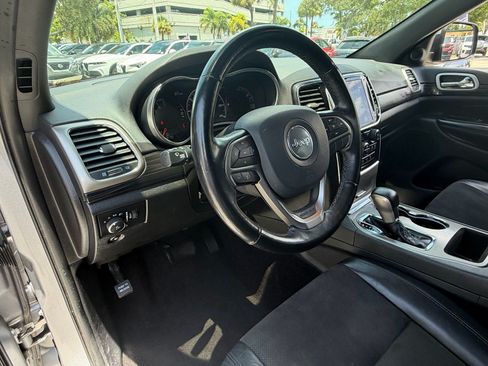 Used 2021 Jeep Grand Cherokee Laredo X RWD image 10