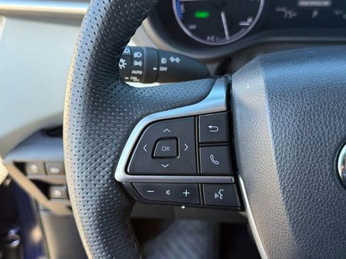 Used 2022 Toyota Sienna Limited image 14