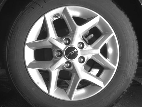 Used 2025 Kia Soul LX w/ LX Technology Package FWD image 17