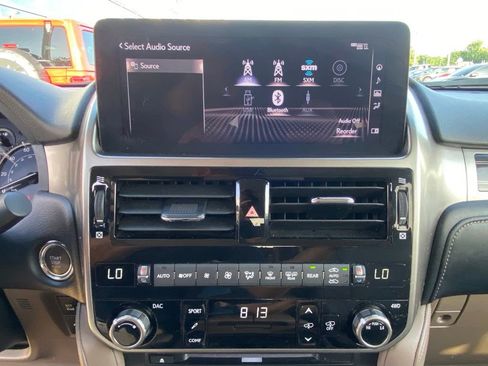 Used 2022 Lexus GX 460 Luxury w/ Sport Design Package AWD/4WD image 21