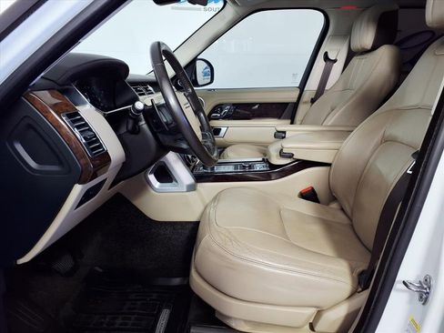 Used 2020 Land Rover Range Rover HSE image 7