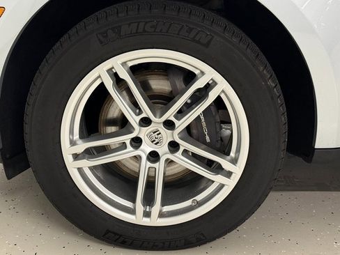 Certified 2026 Porsche Macan image 14