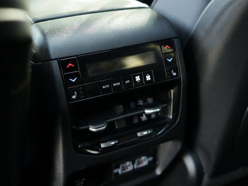 Used 2022 Jeep Grand Cherokee Overland w/ Luxury Tech Group IV image 35