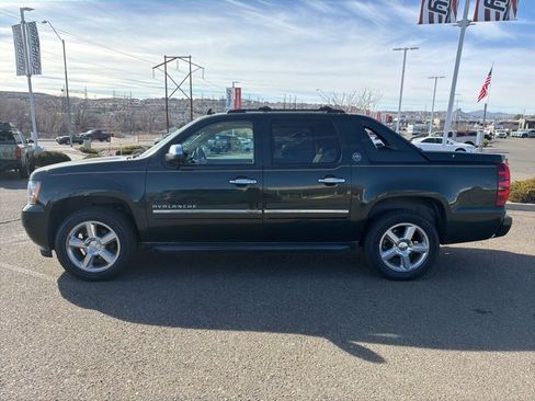 Used 2013 Chevrolet Avalanche LTZ image 4