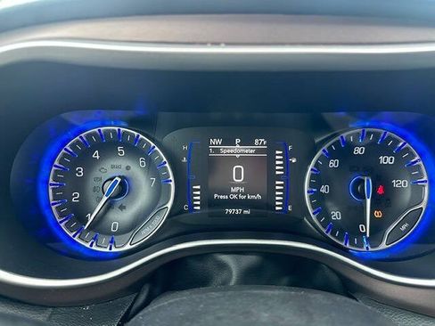 Used 2021 Chrysler Voyager L FWD image 15