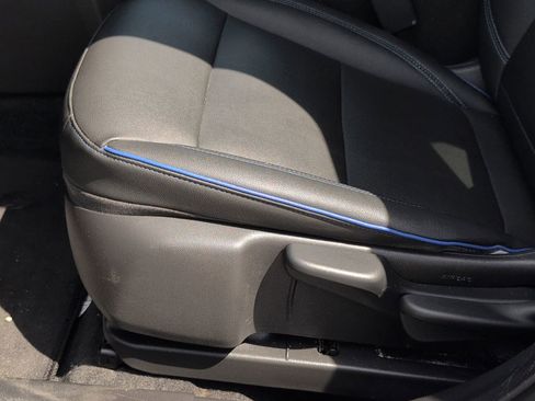 Used 2025 Buick Envista Sport Touring image 11