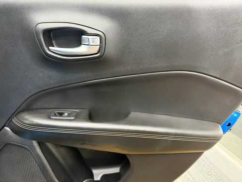 Used 2018 Jeep Compass Sport w/ Cold Weather Group FWD image 13