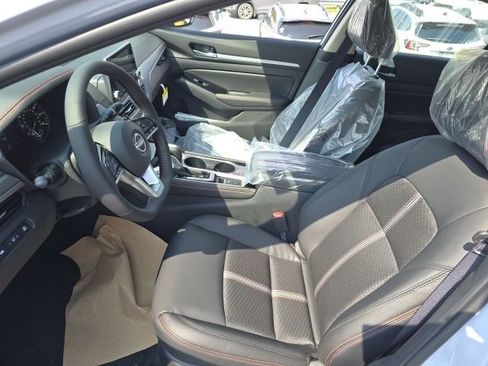 New 2025 Nissan Altima 2.5 SR image 4