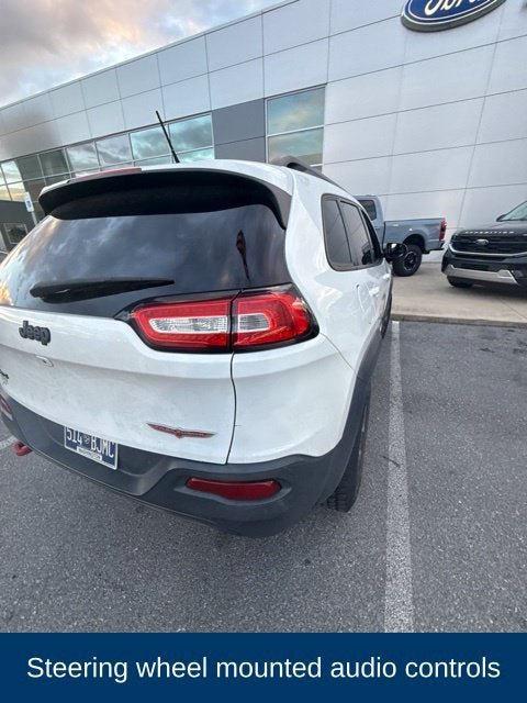Used 2015 Jeep Cherokee Trailhawk AWD/4WD image 11