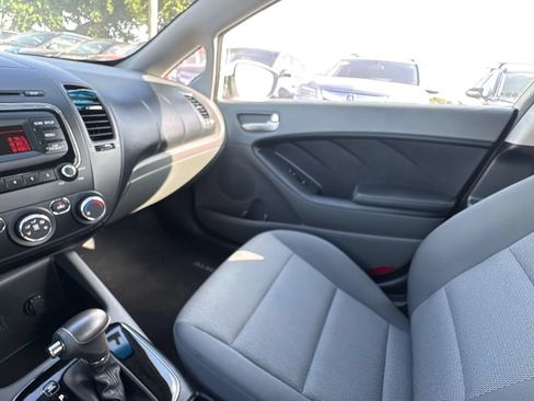 Used 2018 Kia Forte LX FWD image 19