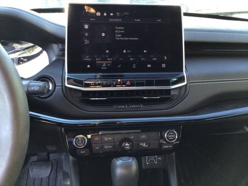 Used 2024 Jeep Compass Latitude w/ Convenience Group image 24