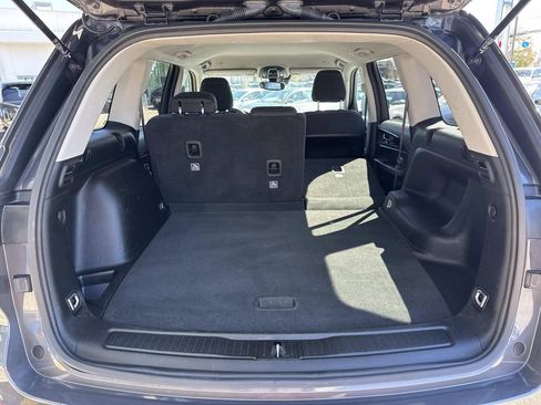 Used 2024 Jeep Grand Cherokee Laredo image 9