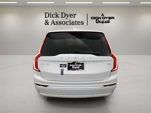 New 2025 Volvo XC90 T8 Plus w/ Protection Package Premier image 10