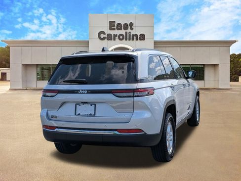 Certified 2024 Jeep Grand Cherokee Laredo RWD image 3
