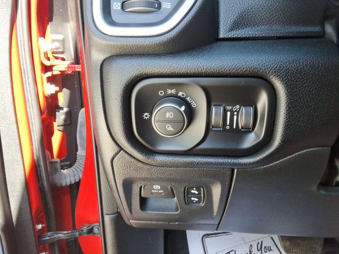 Used 2022 RAM 1500 Laramie AWD/4WD image 22