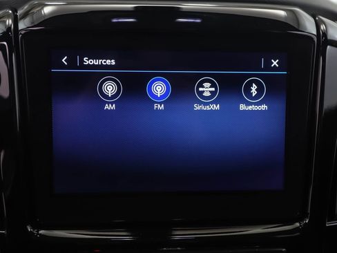 Used 2021 Chevrolet Traverse LT image 16