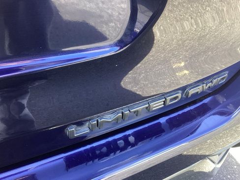 Used 2024 Toyota Highlander Limited image 17