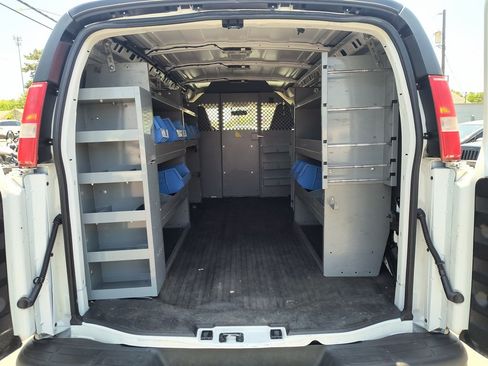 Used 2017 Chevrolet Express 2500 RWD image 26