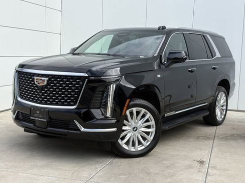 Certified 2025 Cadillac Escalade Luxury w/ LPO, Floor Liner Package AWD/4WD image 2