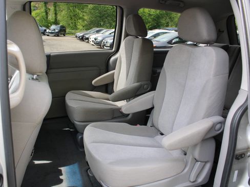 Used 2012 Kia Sedona LX w/ PWR Pkg FWD image 23
