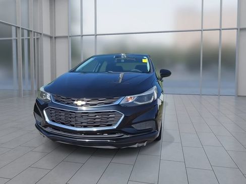 Used 2016 Chevrolet Cruze LT w/ Convenience Package FWD image 3