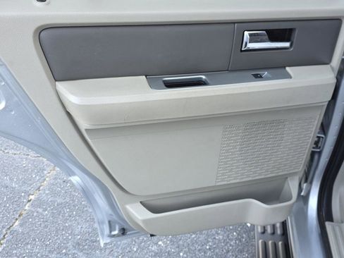 Used 2010 Ford Expedition XLT image 26