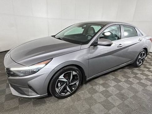 Used 2023 Hyundai Elantra Limited FWD image 6