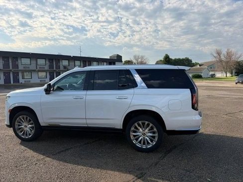 Used 2024 Cadillac Escalade Premium Luxury w/ Performance Package AWD/4WD image 4