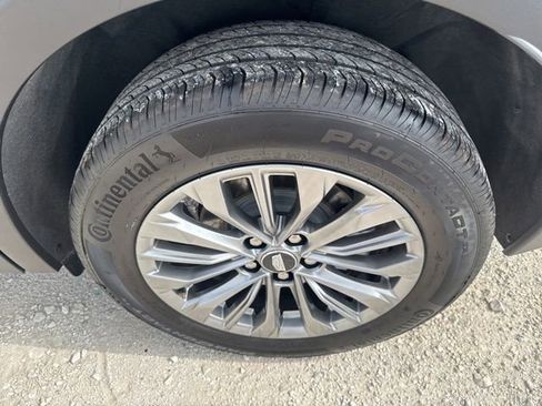 Used 2025 Cadillac XT4 Premium Luxury FWD image 25