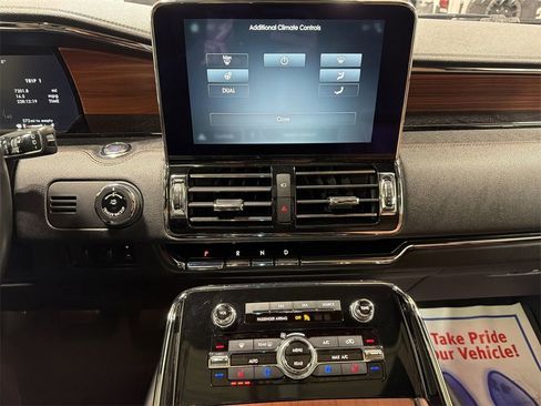 Used 2019 Lincoln Navigator L Reserve image 17