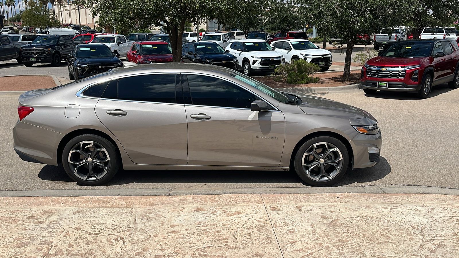 Used 2023 Chevrolet Malibu LT w/ Driver Confidence Package FWD image 9