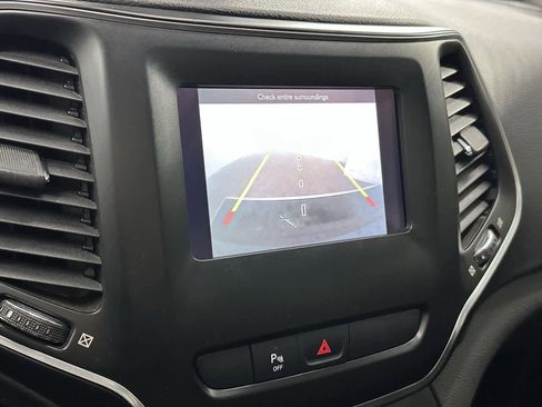 Used 2020 Jeep Cherokee Latitude Plus w/ Comfort/Convenience Group image 21