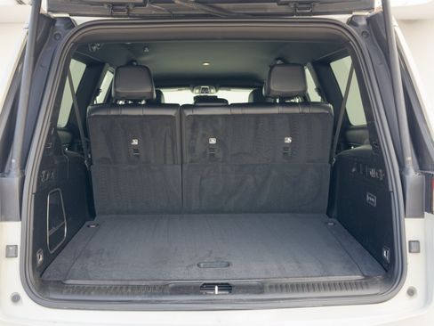 Used 2024 Jeep Wagoneer L Series II w/ Flexible Seating Group RWD image 28