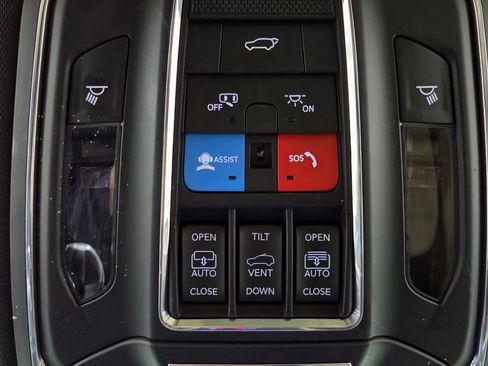 Used 2023 Jeep Grand Cherokee L Limited AWD/4WD image 36