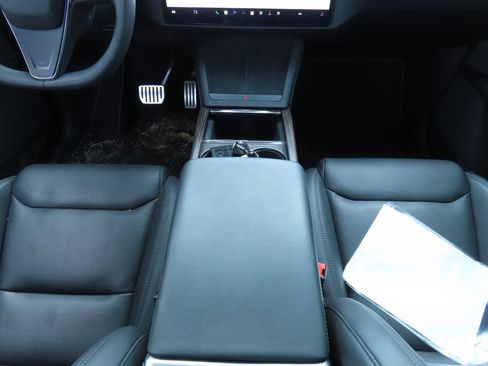 Used 2023 Tesla Model X image 9