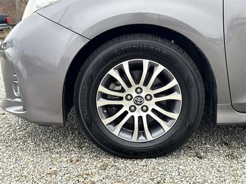 Used 2020 Toyota Sienna XLE image 33